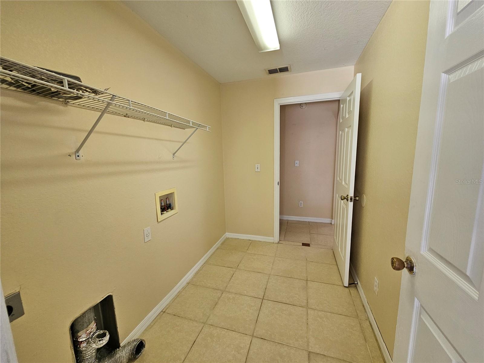 SILVER SPGS SHORES UN 25 - Residential Lease
