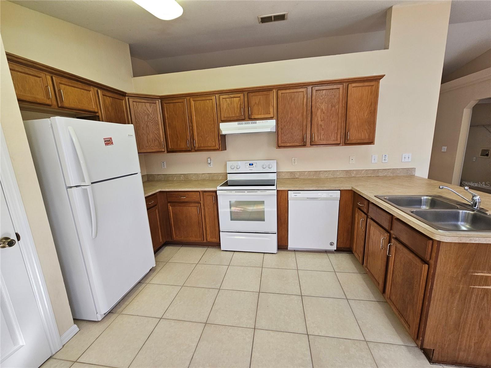SILVER SPGS SHORES UN 25 - Residential Lease