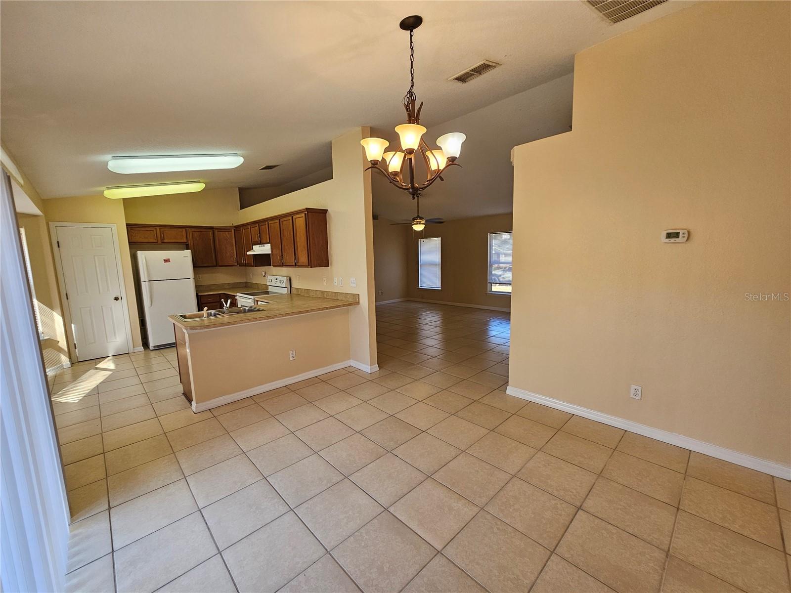 SILVER SPGS SHORES UN 25 - Residential Lease