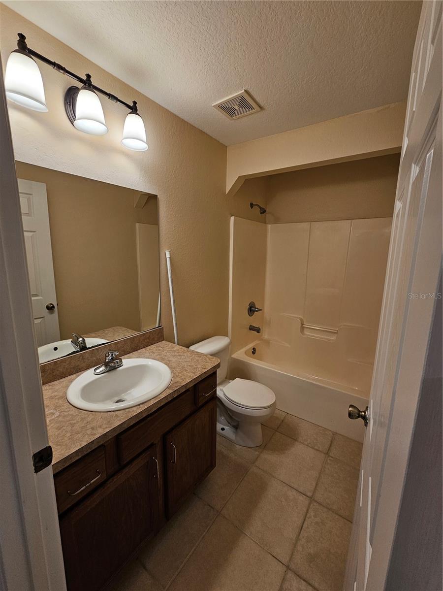SILVER SPGS SHORES UN 25 - Residential Lease