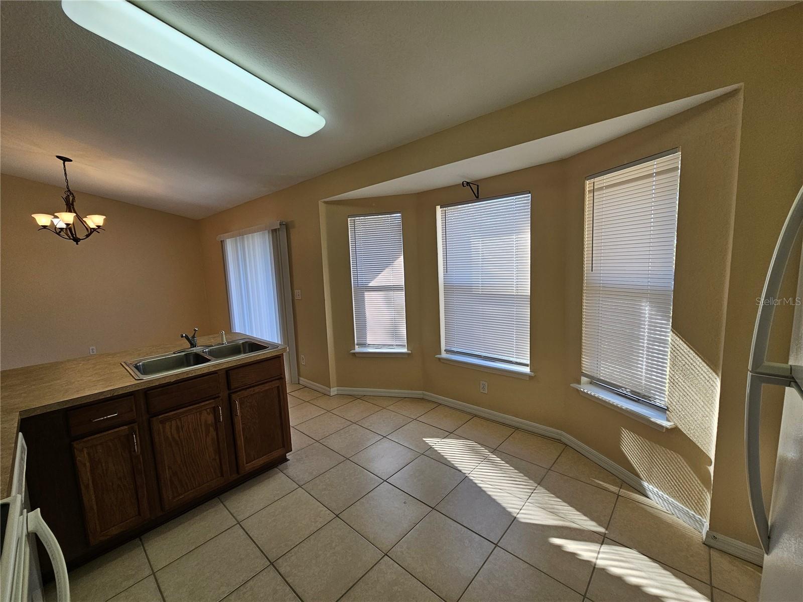 SILVER SPGS SHORES UN 25 - Residential Lease