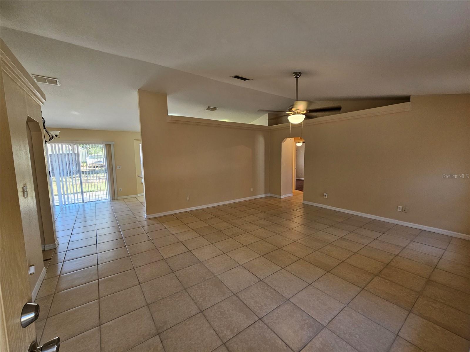 SILVER SPGS SHORES UN 25 - Residential Lease