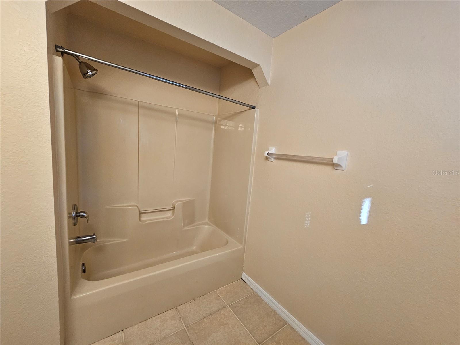 SILVER SPGS SHORES UN 25 - Residential Lease