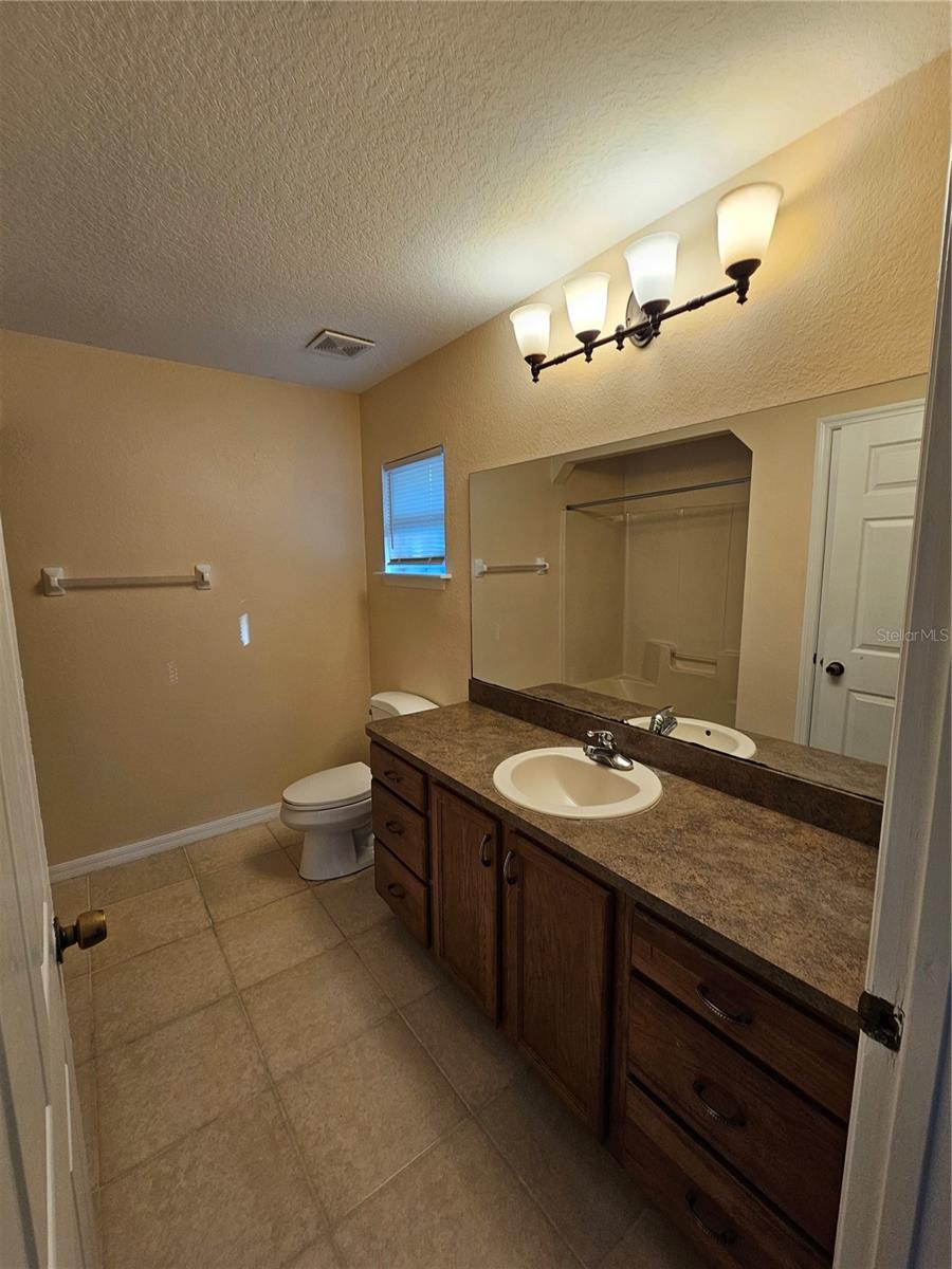 SILVER SPGS SHORES UN 25 - Residential Lease