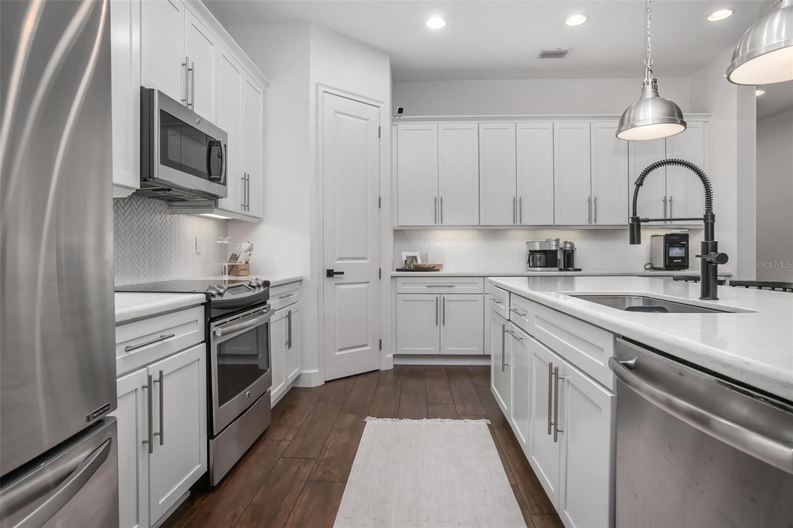 CHELSEA PLACE PH 02 - Residential