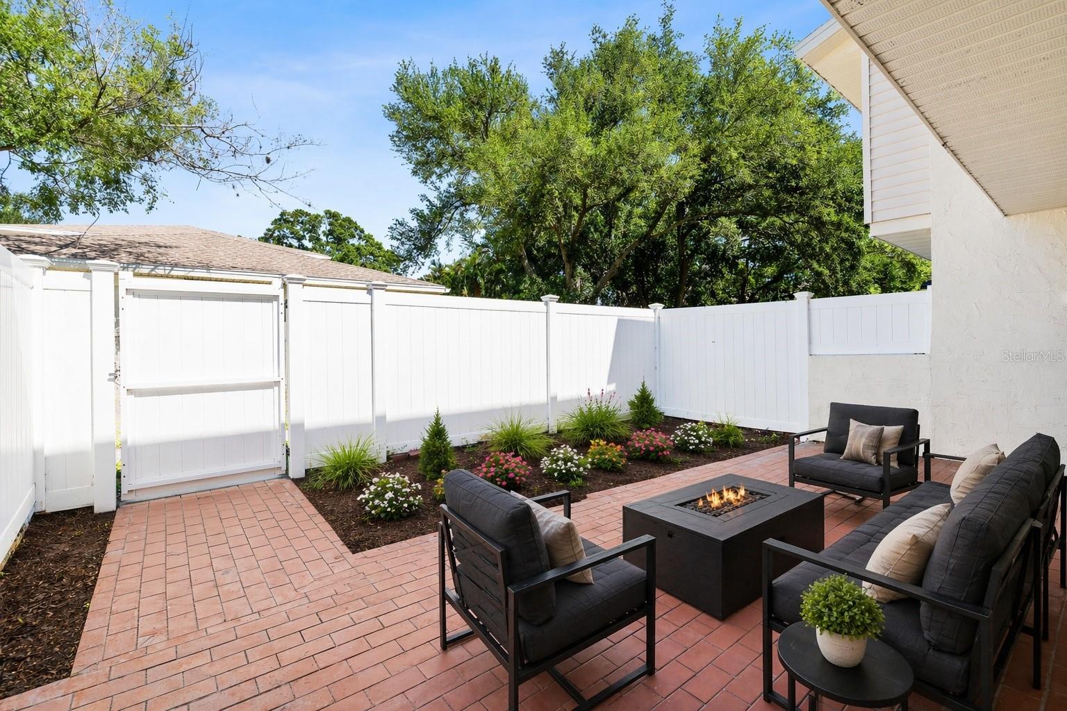 TOWNHOUSES AT BONNIE BAY CONDO - Residential