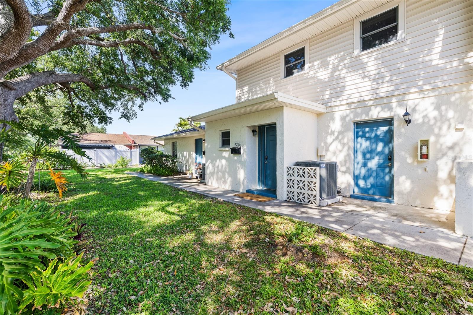 TOWNHOUSES AT BONNIE BAY CONDO - Residential