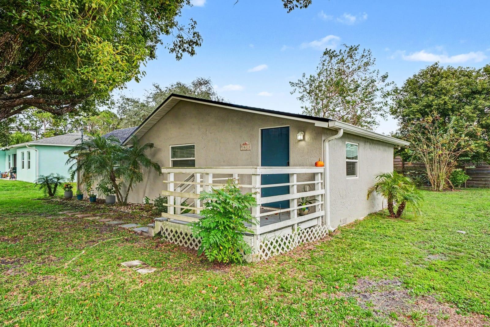 1611 SALMON STREET