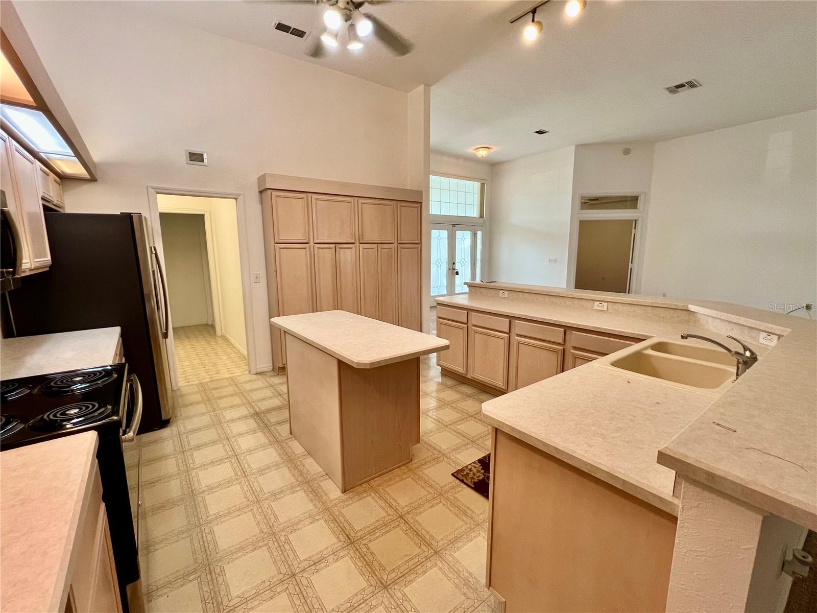 OAK RUN LINKSIDE - Residential