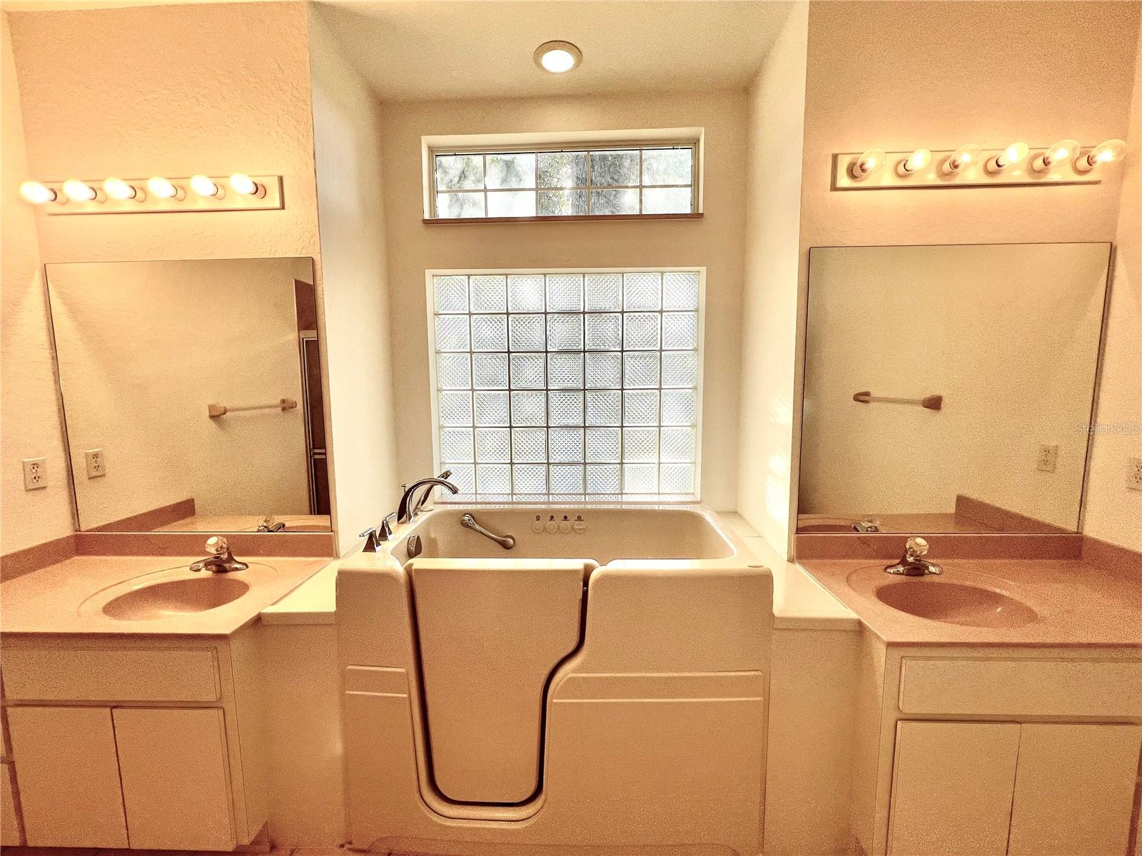OAK RUN LINKSIDE - Residential