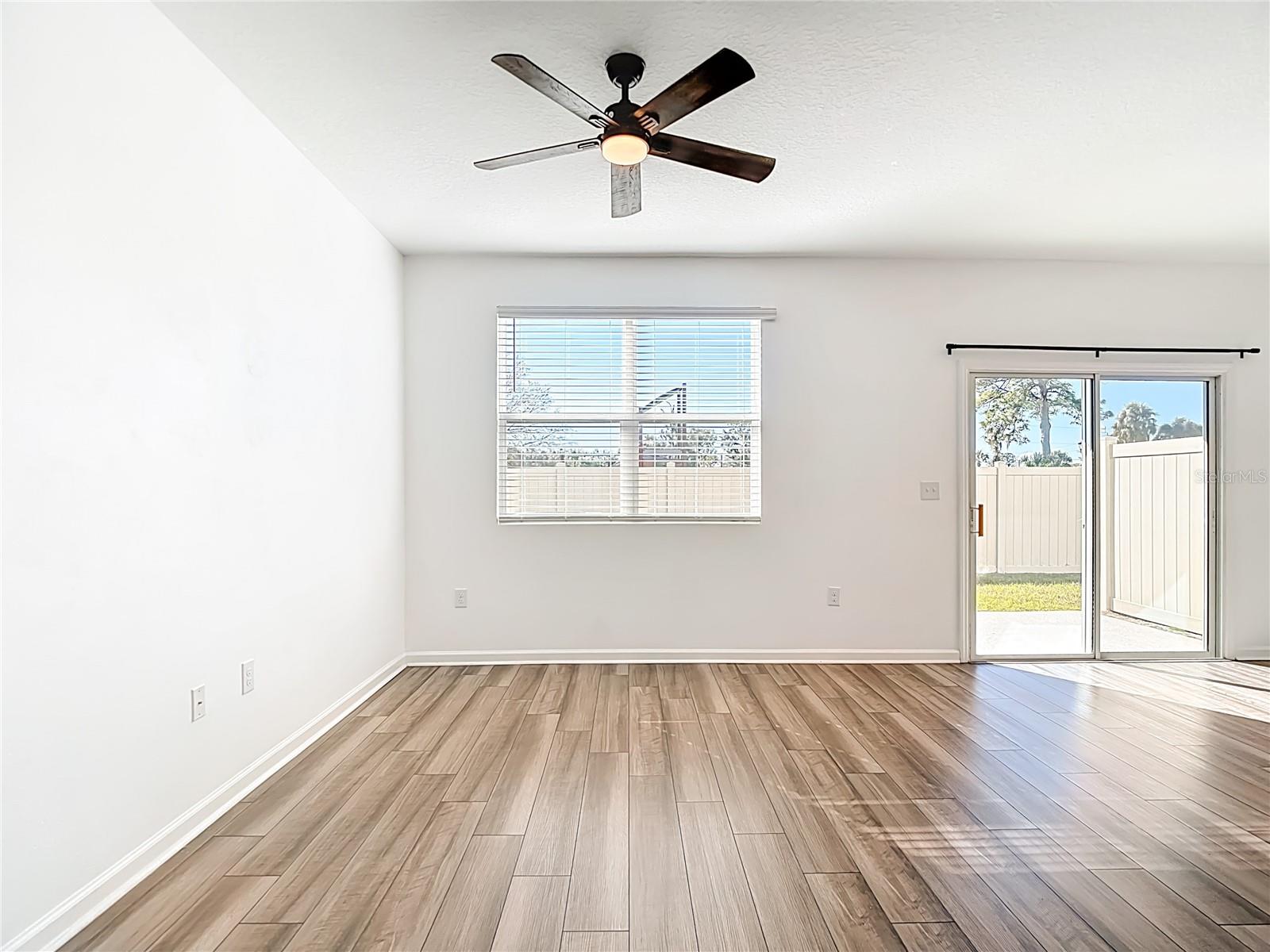 DUG CRK TWNHMS - Residential