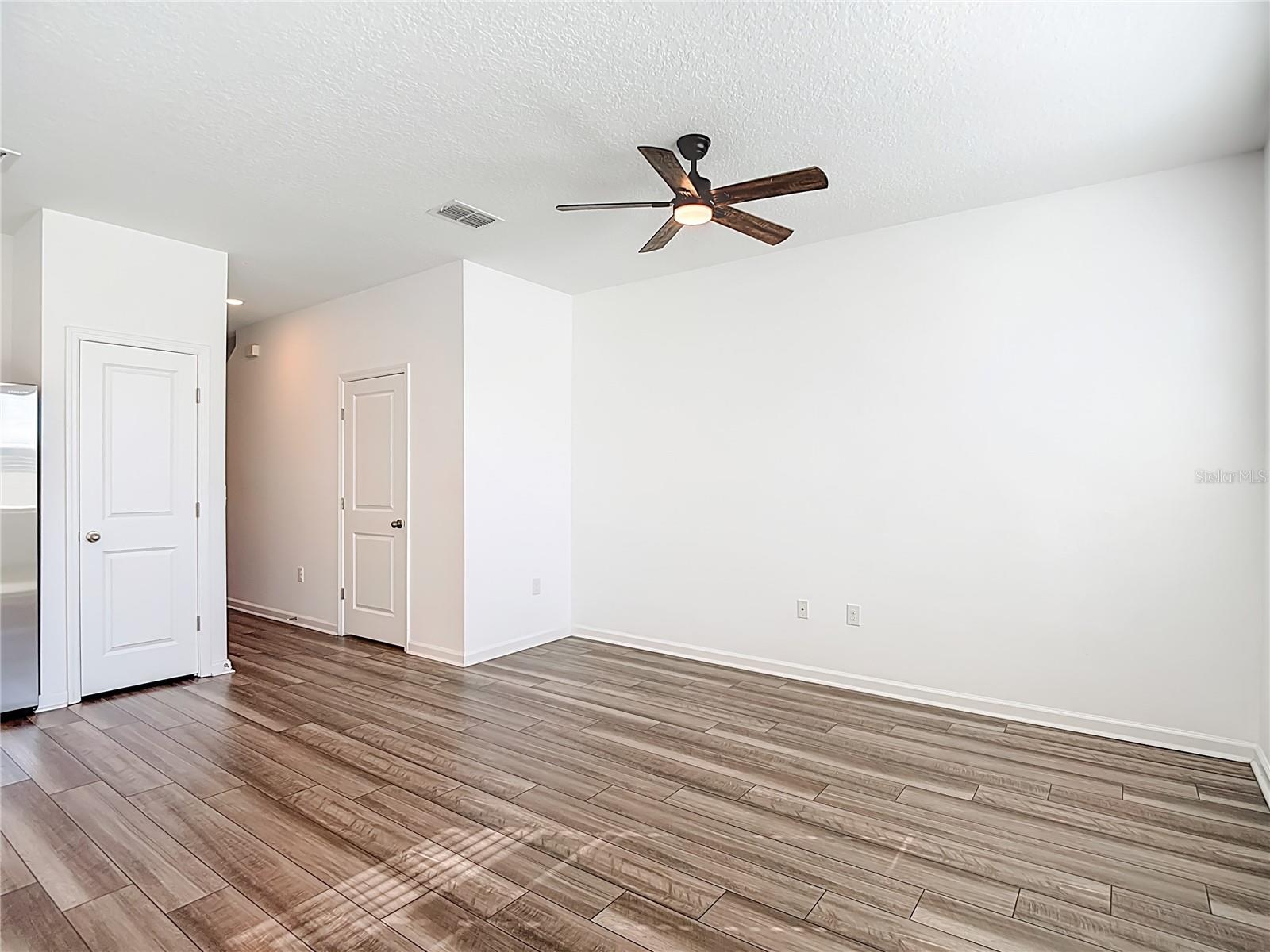 DUG CRK TWNHMS - Residential