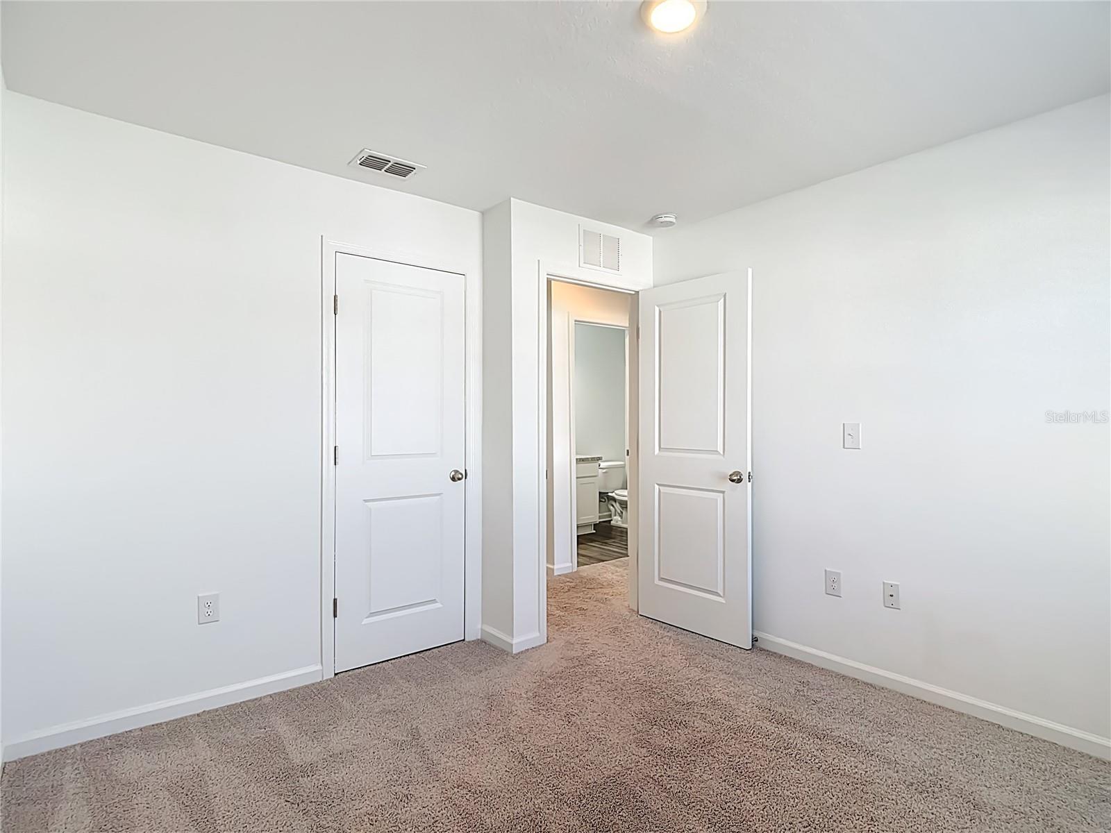 DUG CRK TWNHMS - Residential