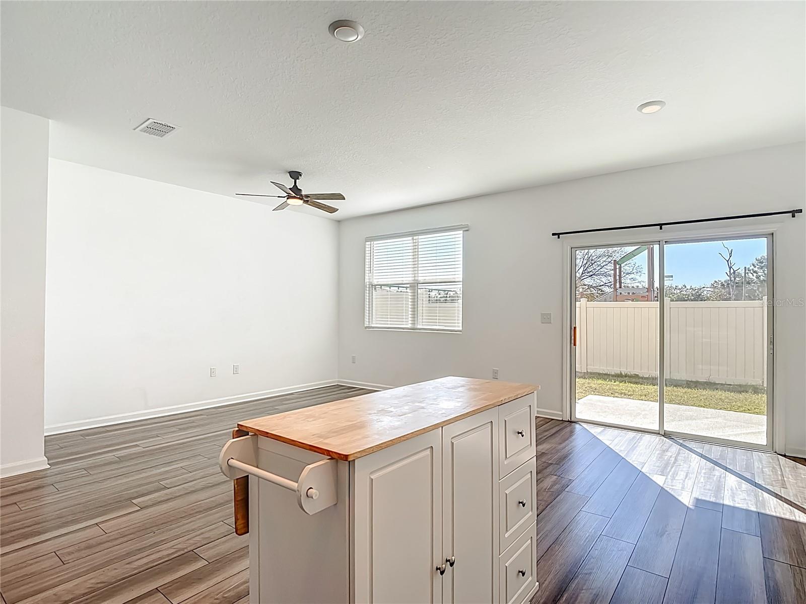 DUG CRK TWNHMS - Residential