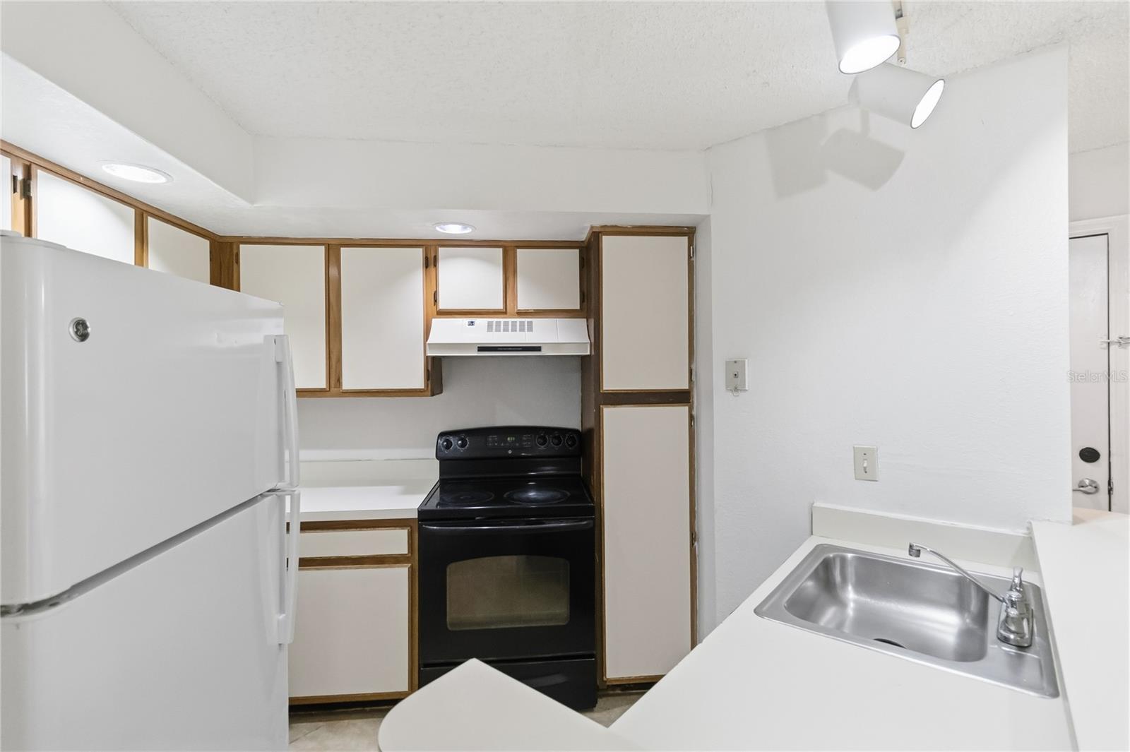 4572 COMMANDER DRIVE 1227