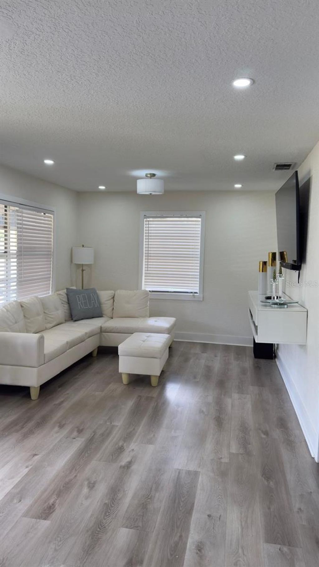 Photo of 2109 E Navajo Avenue, Tampa, FL 33612 (MLS # TB8494149)