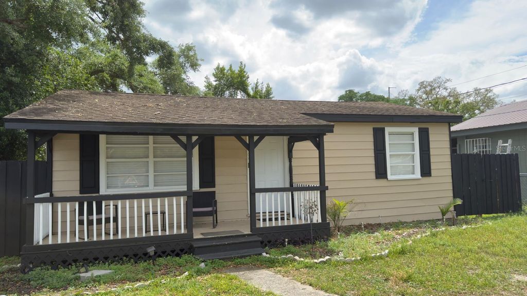 Photo of 2109 E Navajo Avenue, Tampa, FL 33612 (MLS # TB8494149)