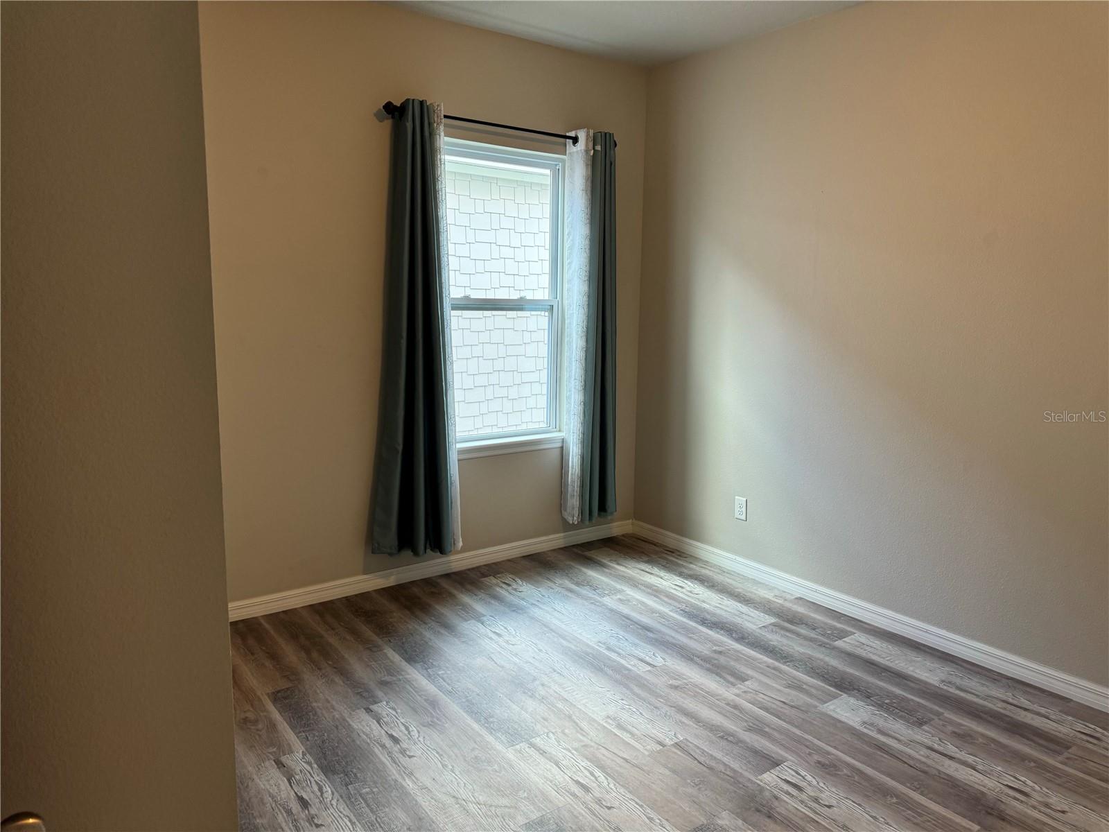 FISHHAWK RANCH WEST PH 1B/1C - Residential Lease