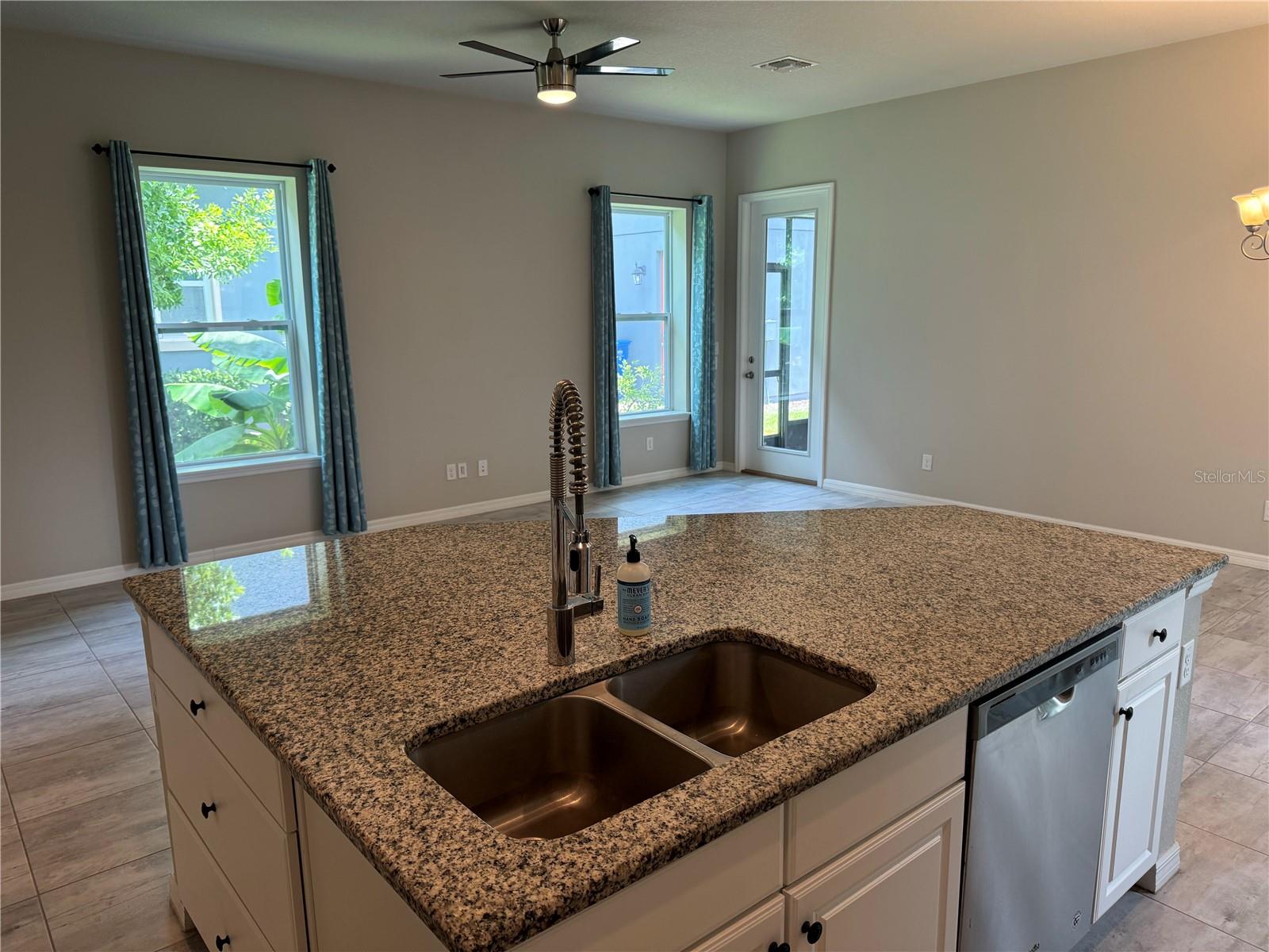 FISHHAWK RANCH WEST PH 1B/1C - Residential Lease