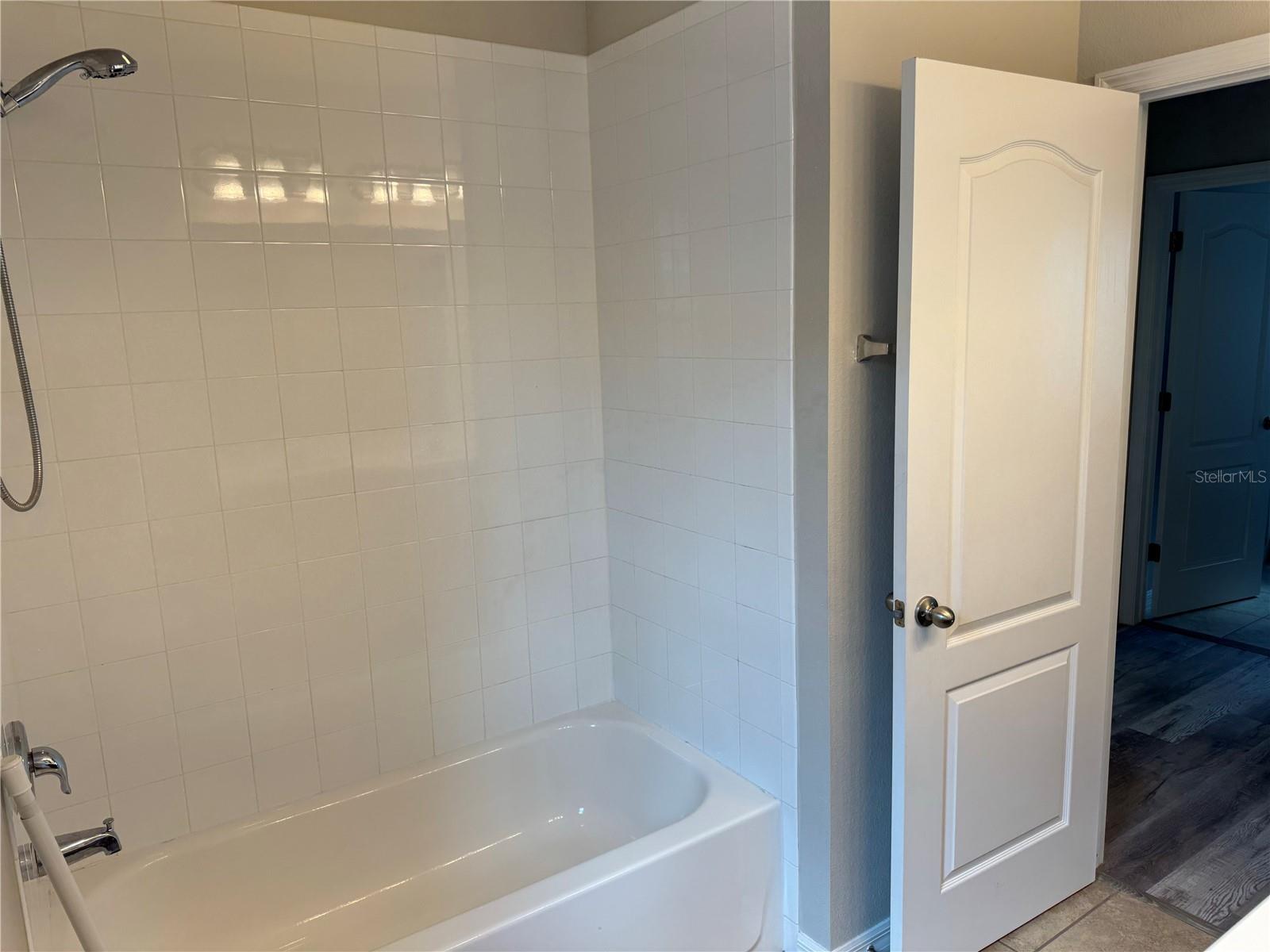 FISHHAWK RANCH WEST PH 1B/1C - Residential Lease