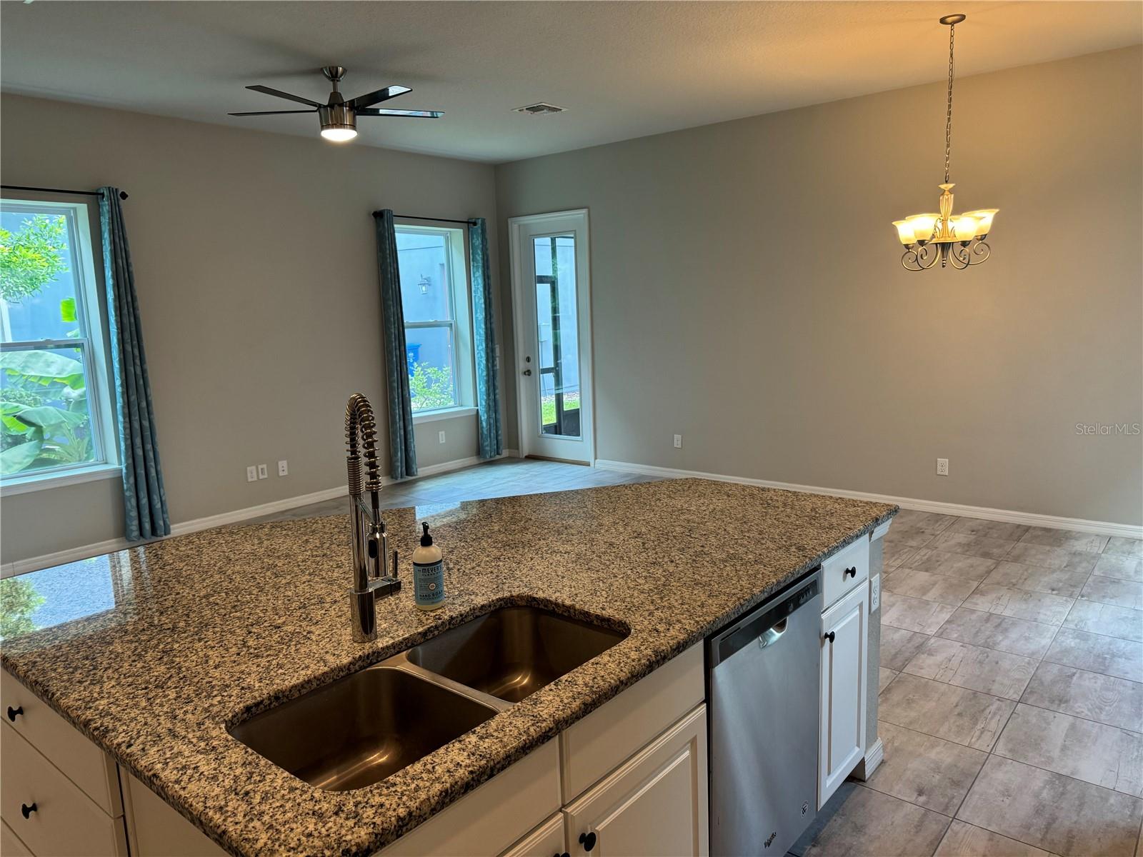 FISHHAWK RANCH WEST PH 1B/1C - Residential Lease