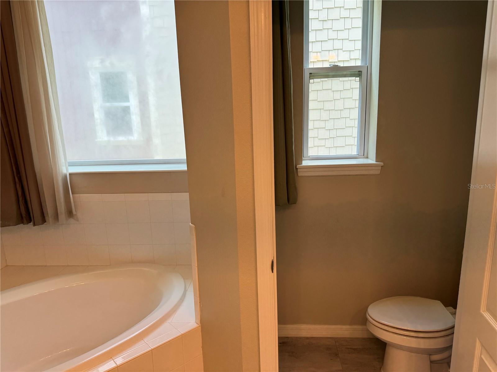 FISHHAWK RANCH WEST PH 1B/1C - Residential Lease