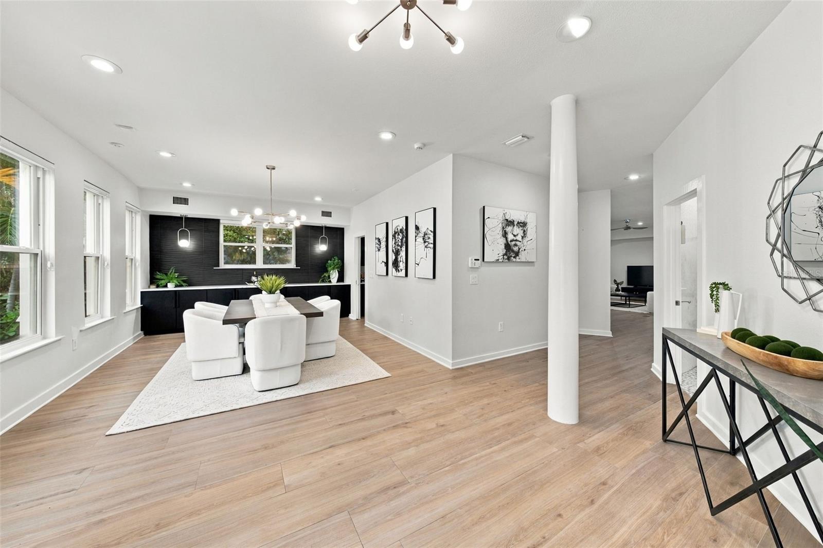 2703 W PRICE AVENUE