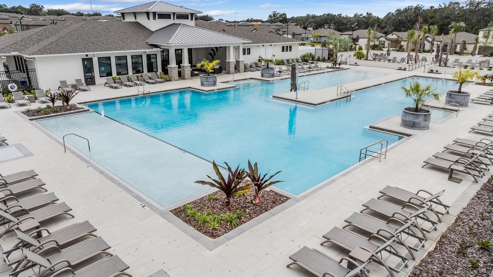 ABBOTT SQUARE - Residential