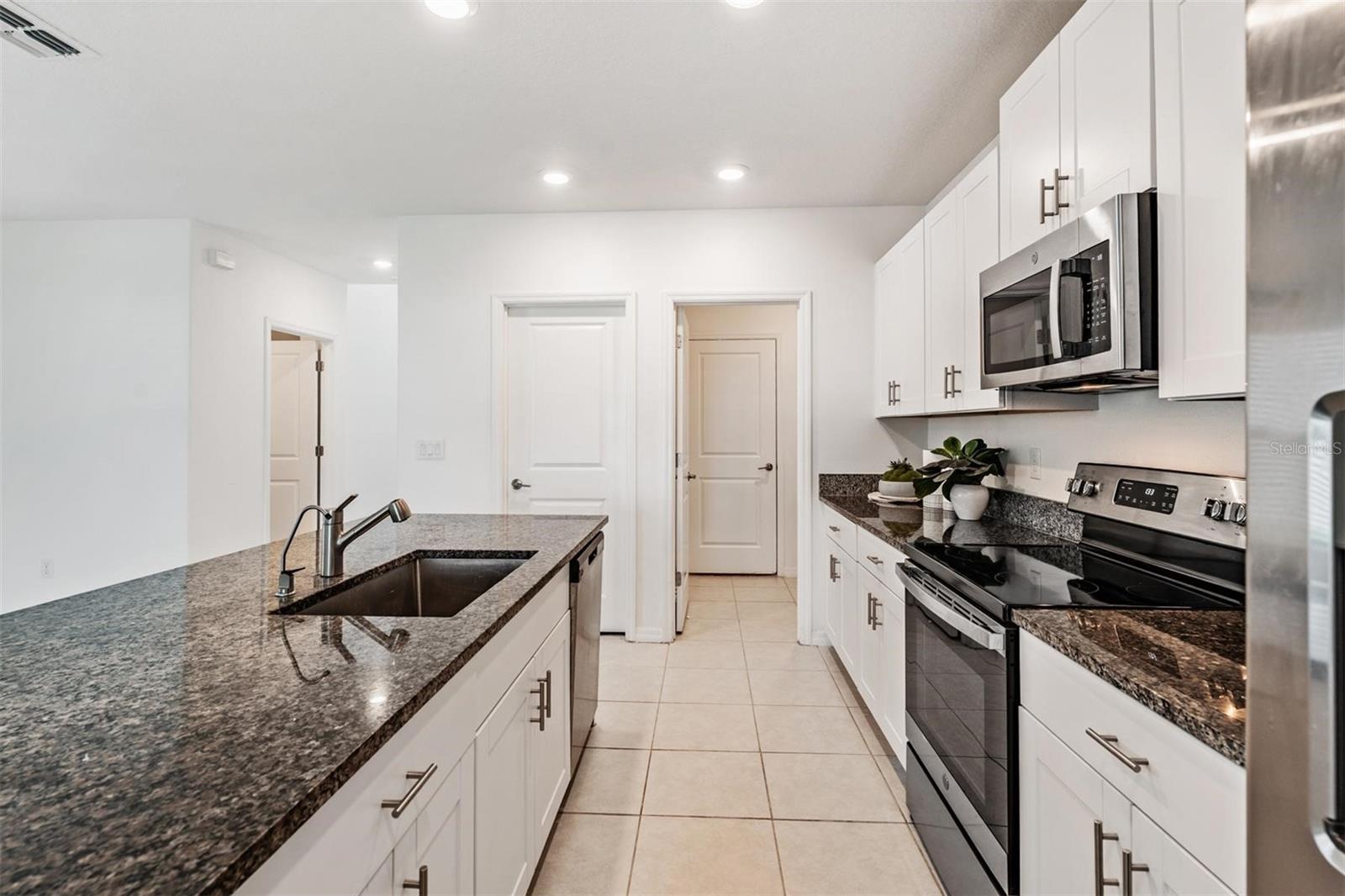 ABBOTT SQUARE - Residential