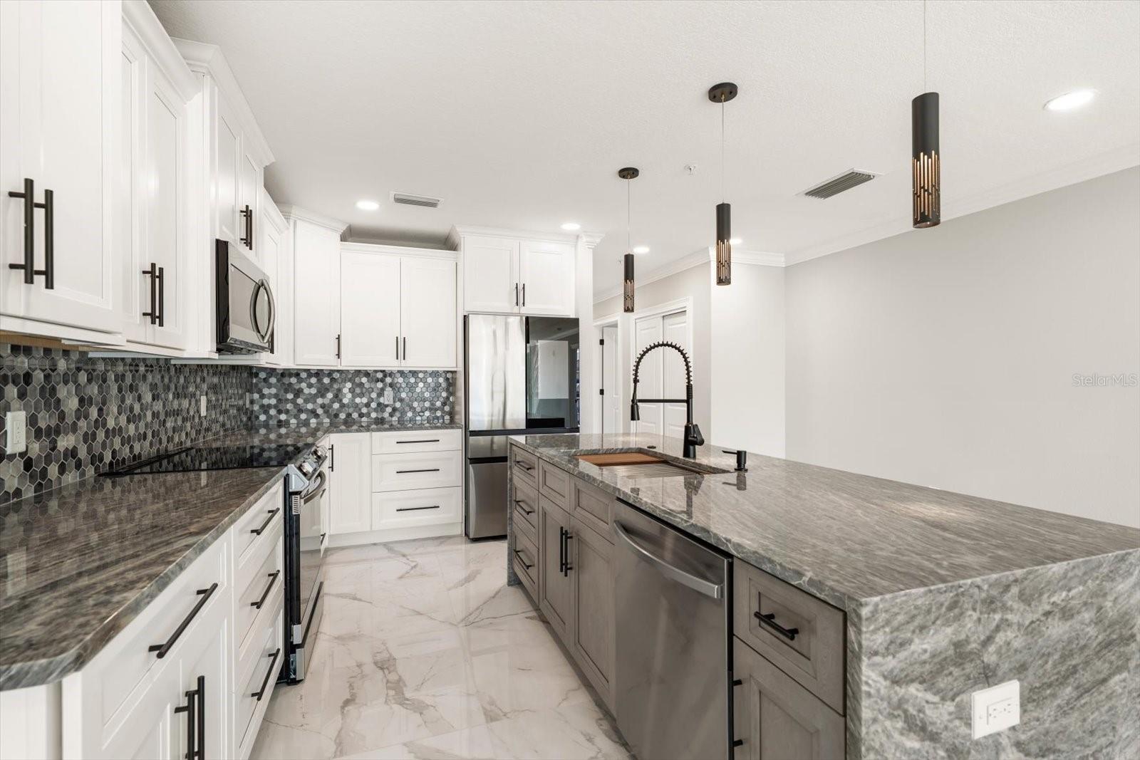 LA BRISA DEL MAR CONDO UNIT 401 - Residential