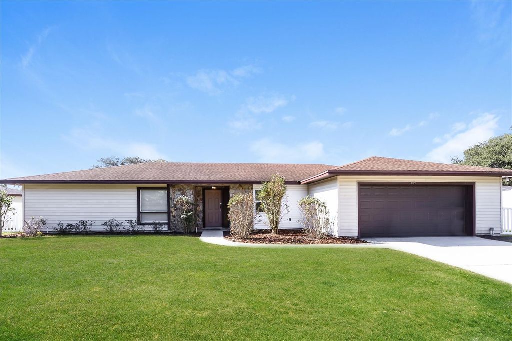 Photo of 609 Willow Run, Lakeland, FL 33813 (MLS # O6378102)