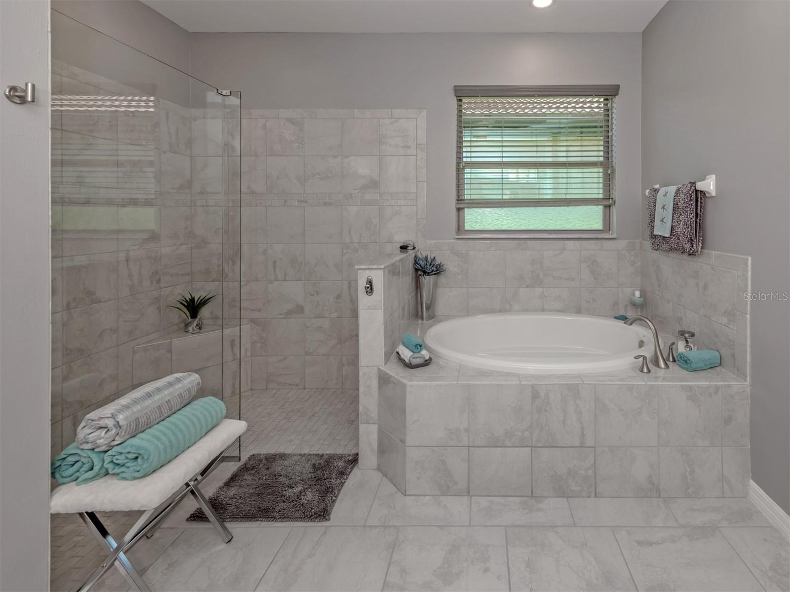TOSCANA ISLES UN 1 - Residential