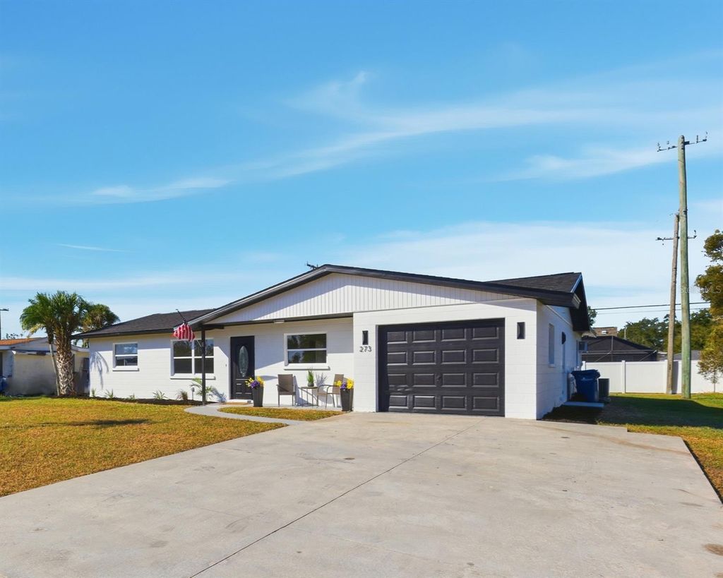 Photo of 273 Venice East Boulevard, Venice, FL 34293 (MLS # C7517337)
