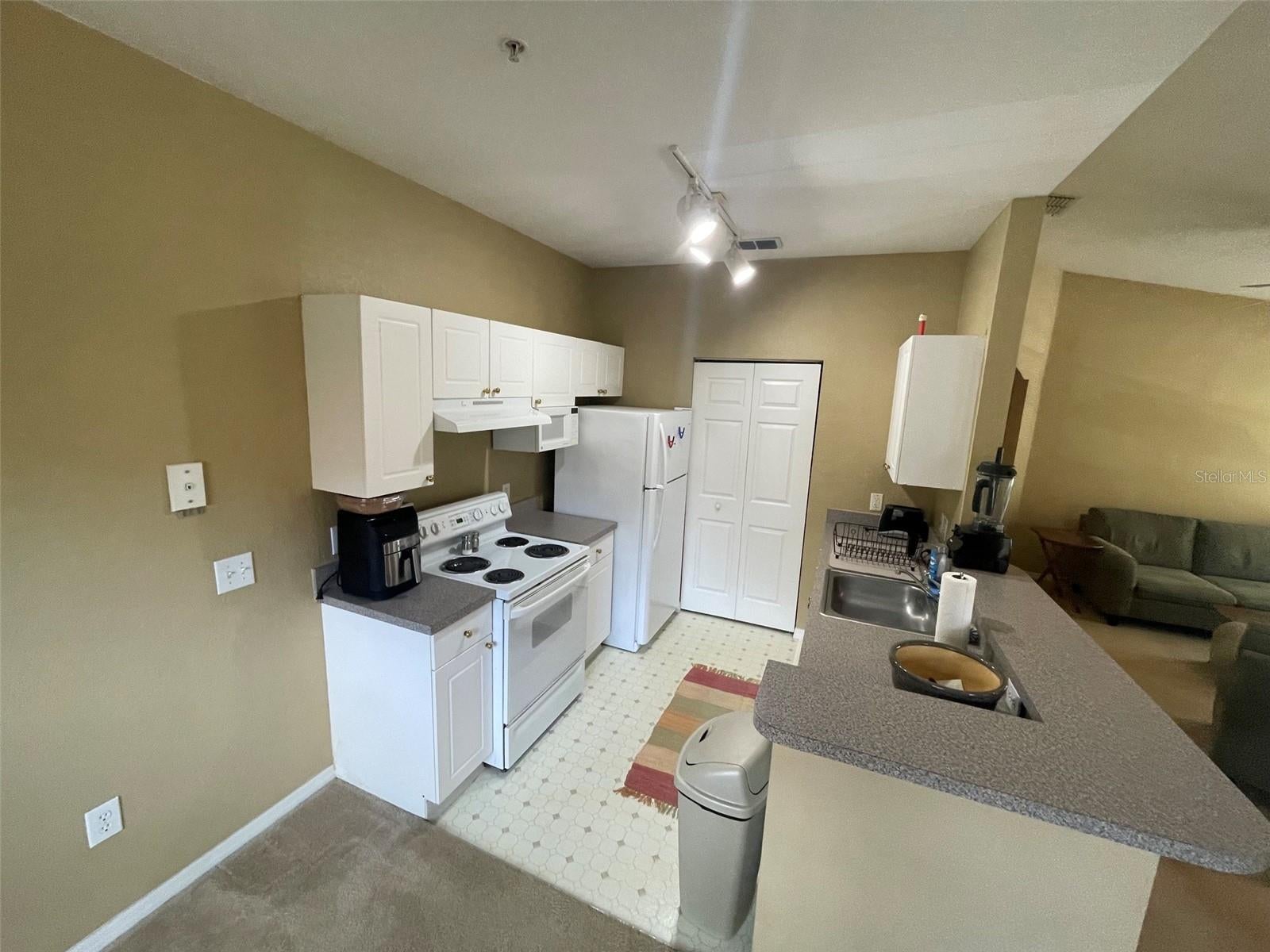 850 GRAND REGENCY POINT 200
