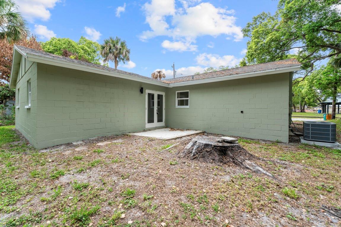 EAU GALLIE, SUBD OF OUT LOTS 21, 22, 23 - Residential