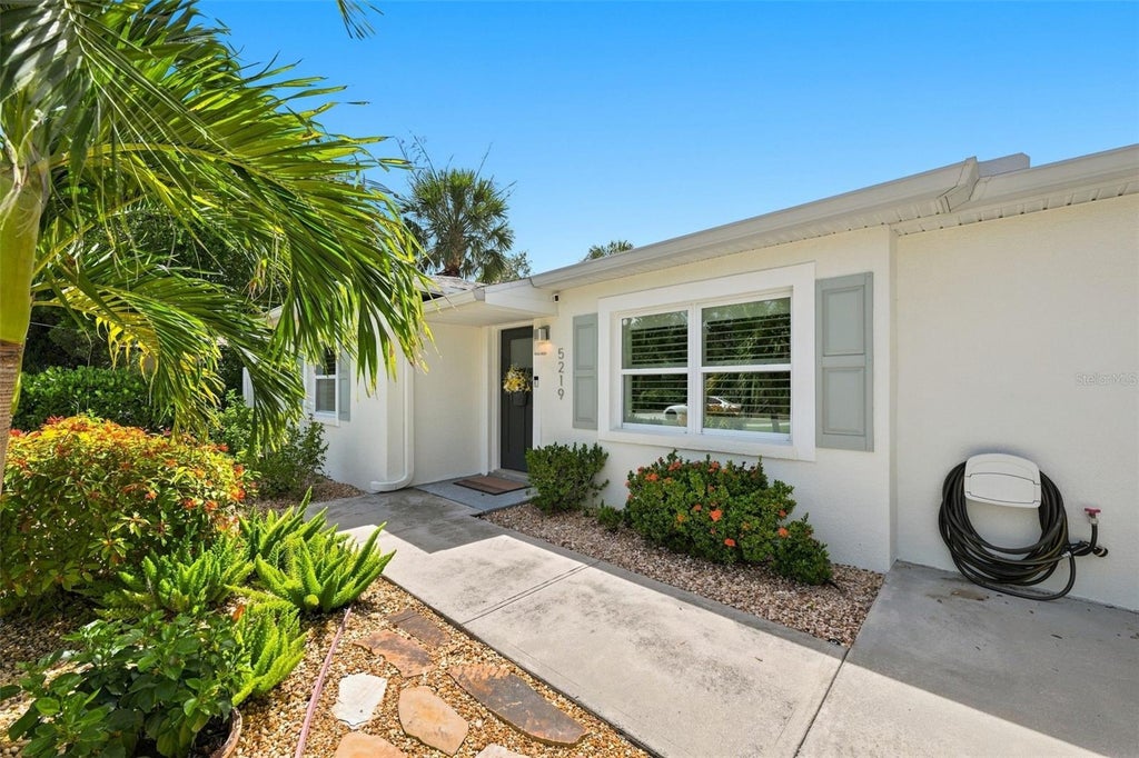 Photo of 5219 S Puritan Avenue, Tampa, FL 33611 (MLS # TB8546452)