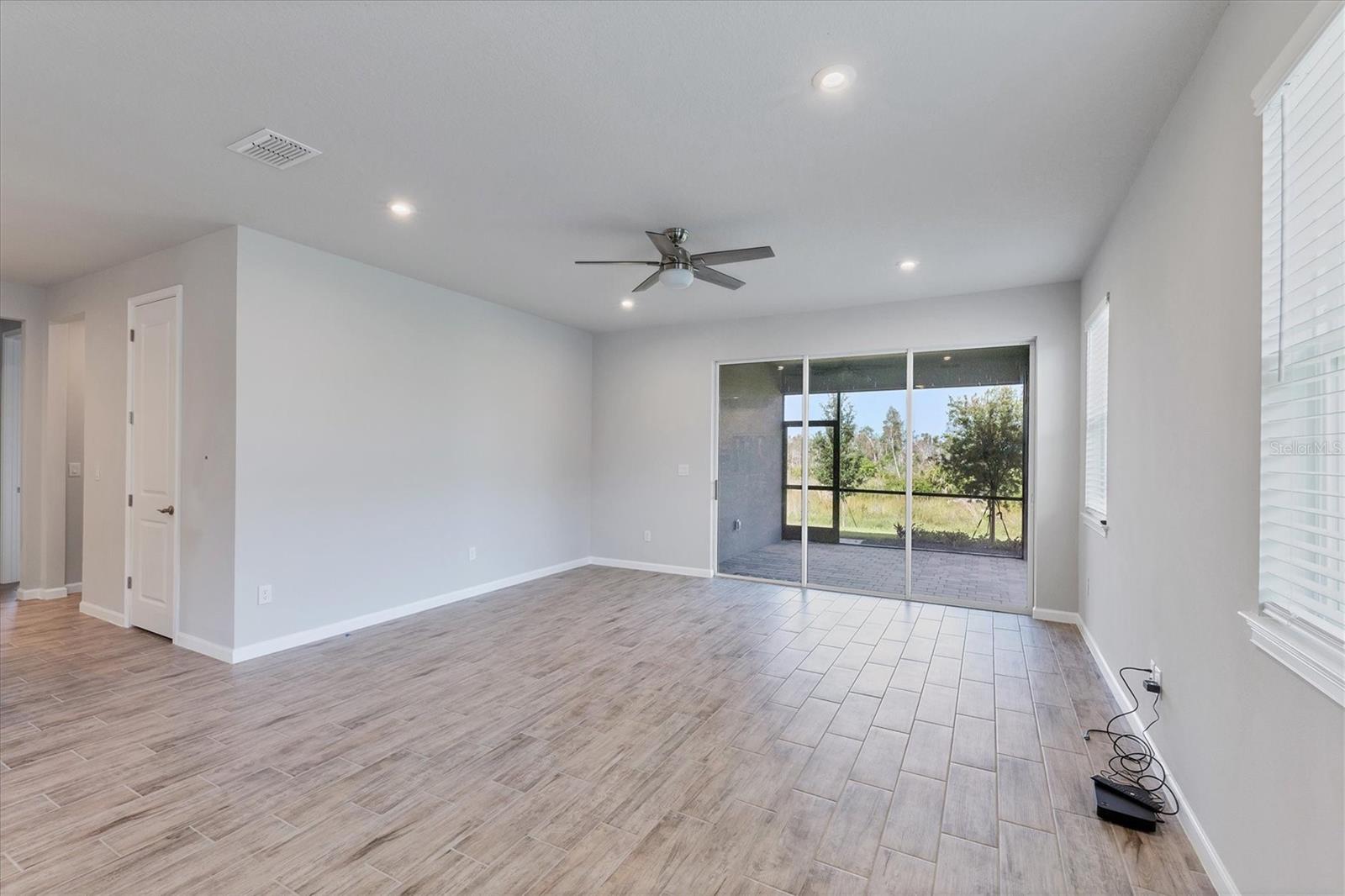 SUNSTONE VLG F5 PHS 1A & 1B - Residential Lease