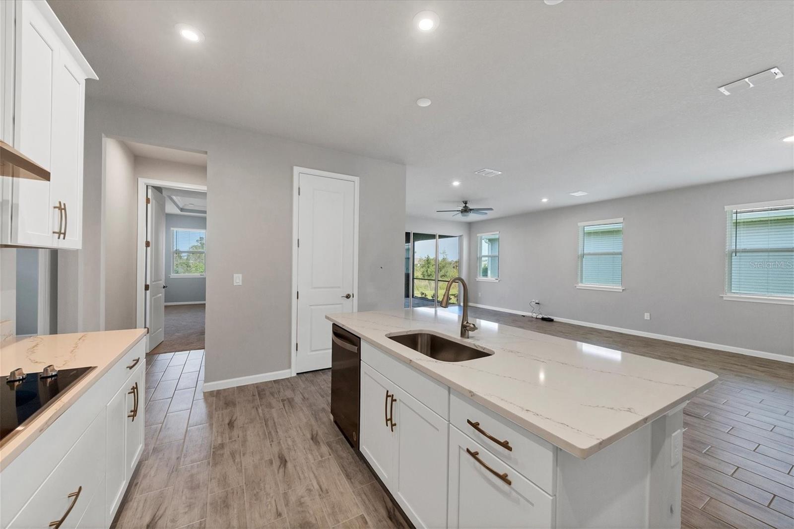 SUNSTONE VLG F5 PHS 1A & 1B - Residential Lease