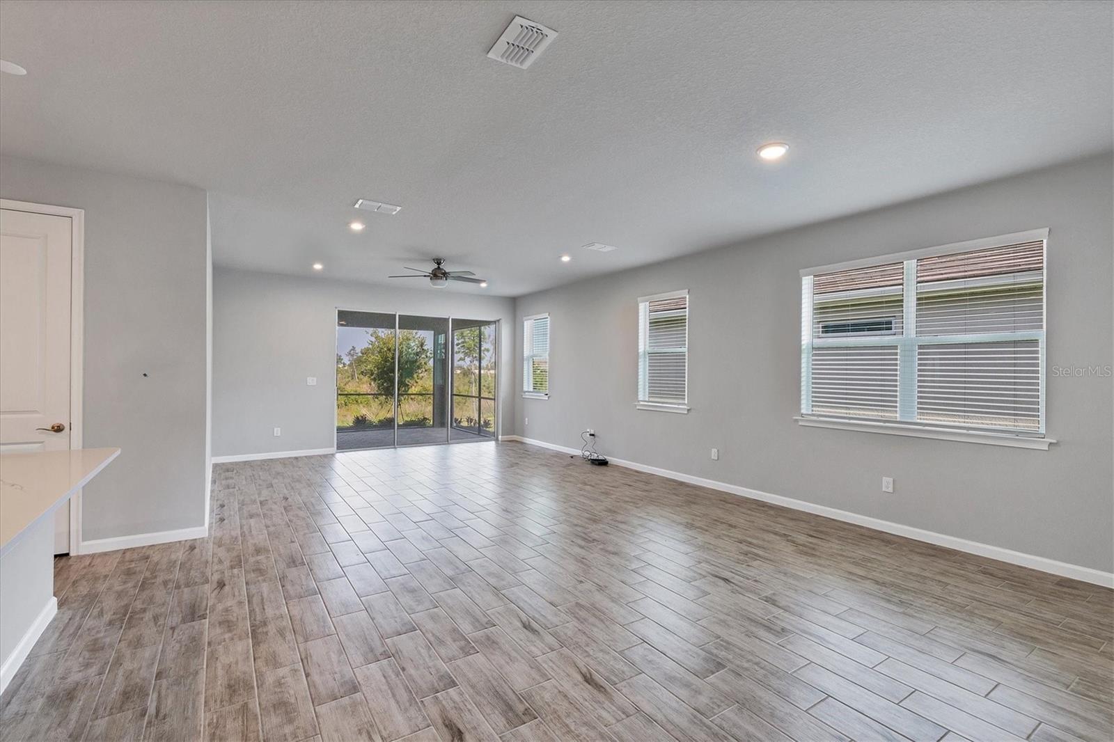 SUNSTONE VLG F5 PHS 1A & 1B - Residential Lease