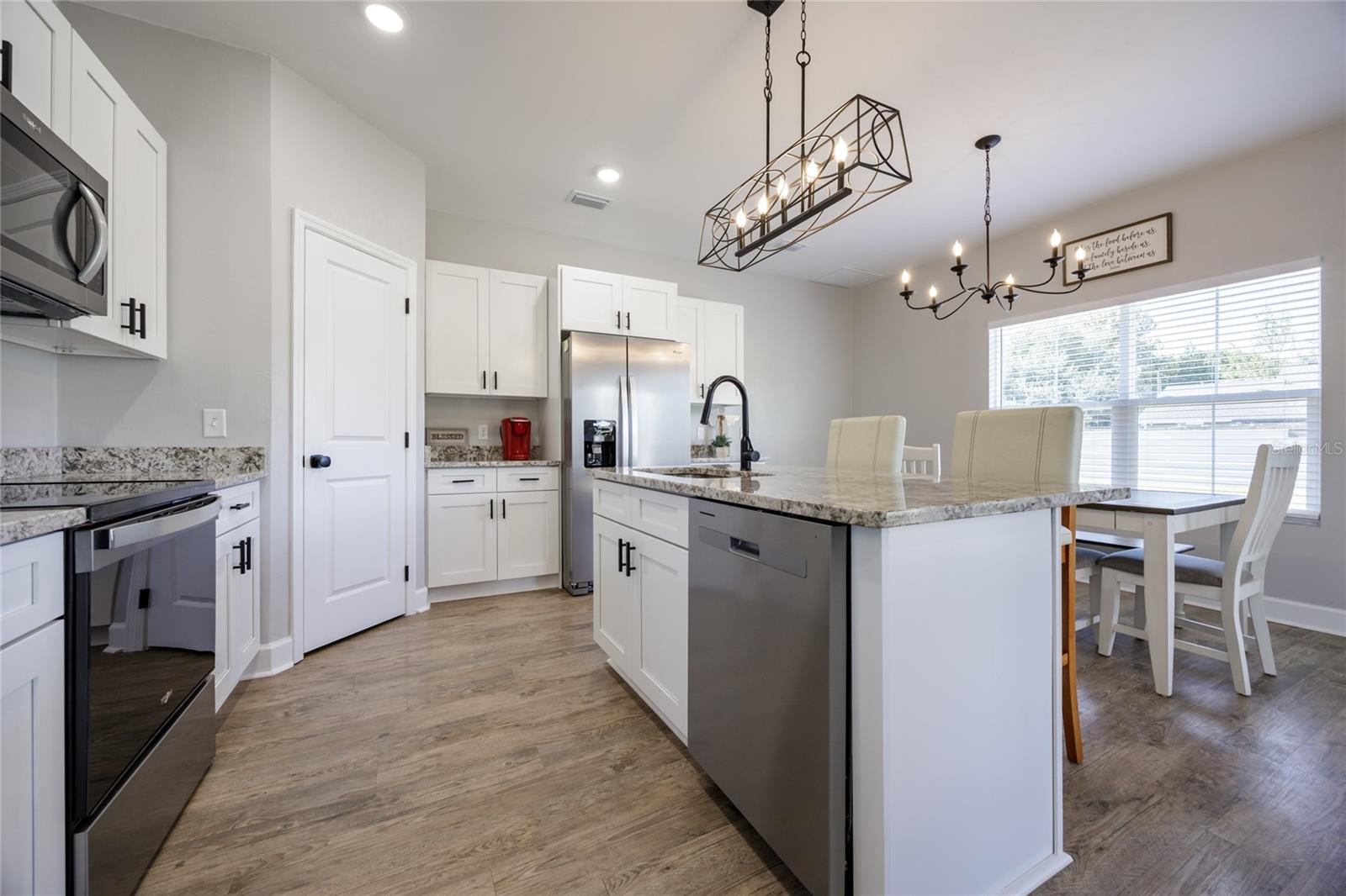 SHADY OAKS - Residential