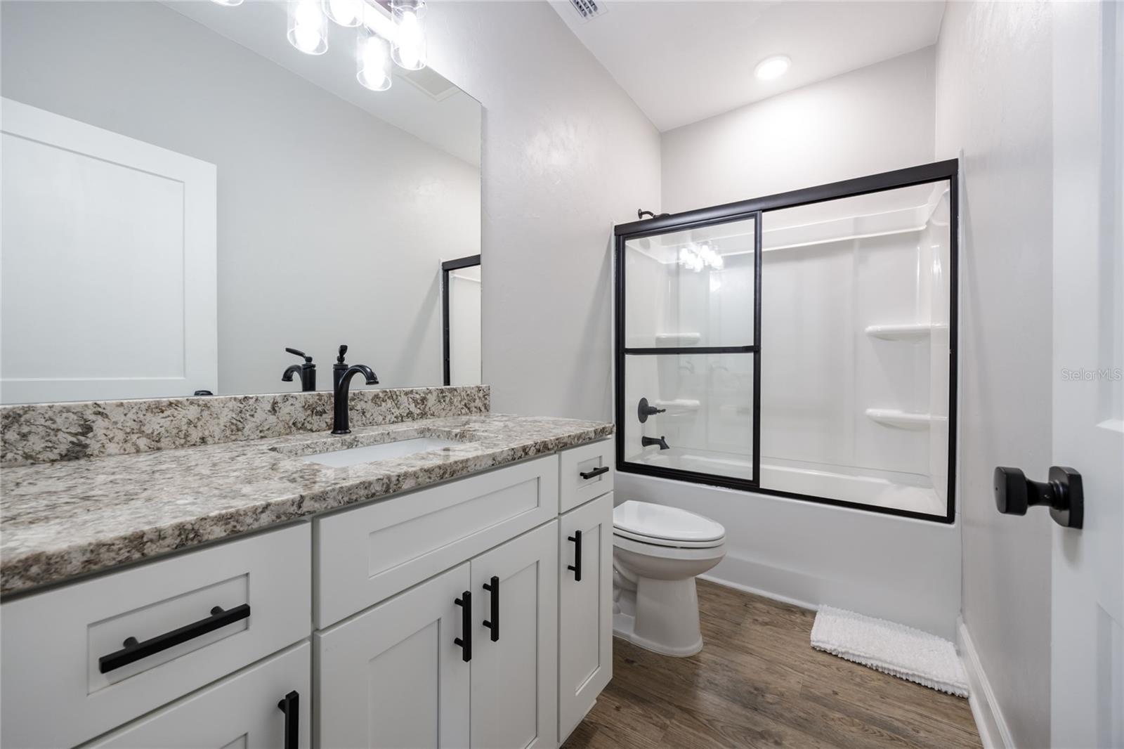 SHADY OAKS - Residential