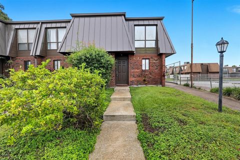 Photo of 1836 N Crystal Lake Drive #44, Lakeland, FL 33801 (MLS # O6341275) Photo of 1836 N Crystal Lake Drive #44, Lakeland, FL 33801 (MLS # O6341275)