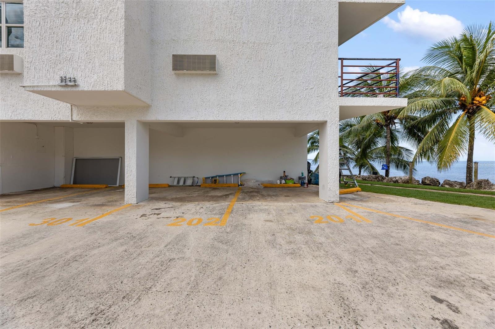 BARRIO CARRIZAL - Residential