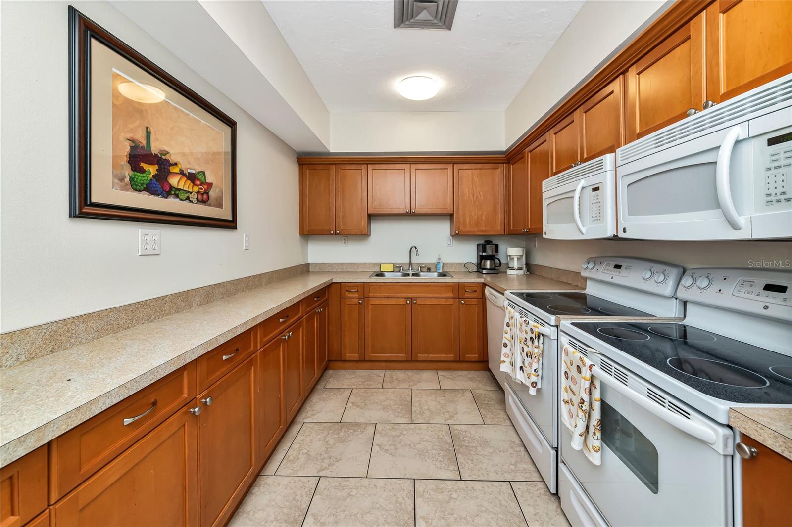 PINEWOOD VILLAGE V - Residential