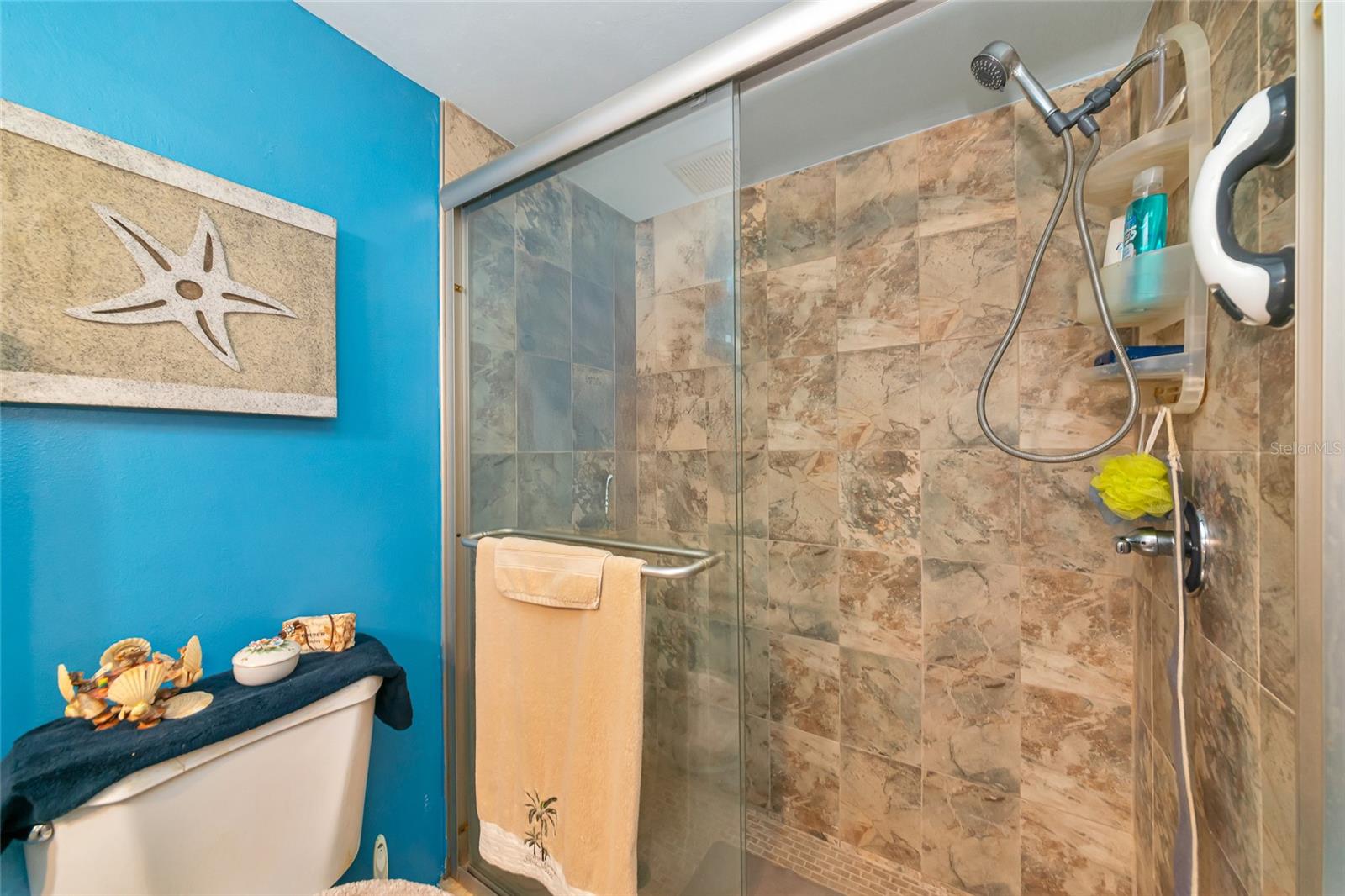 PINEWOOD VILLAGE V - Residential