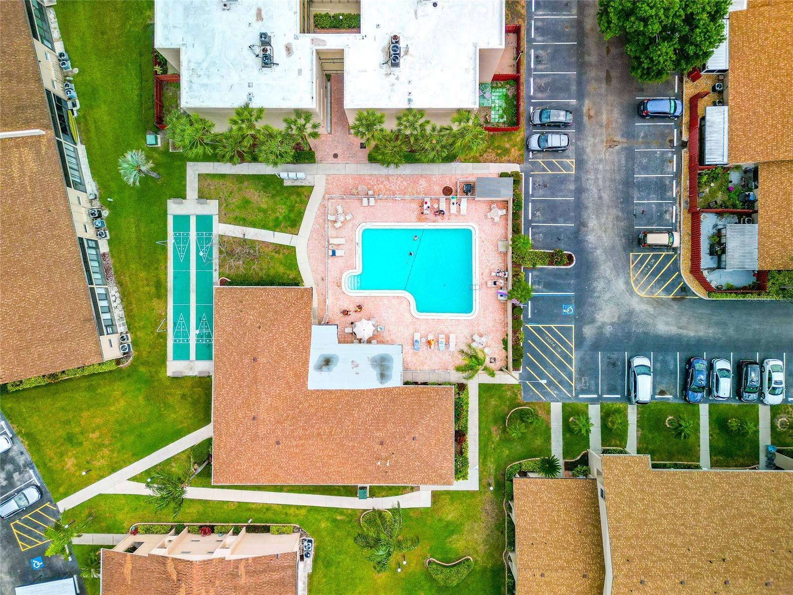 PINEWOOD VILLAGE V - Residential