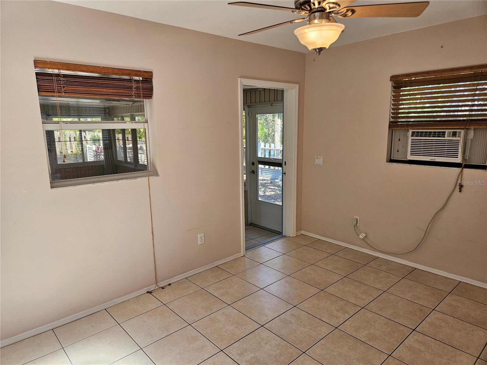 SOUTH VENICE - Residential Lease