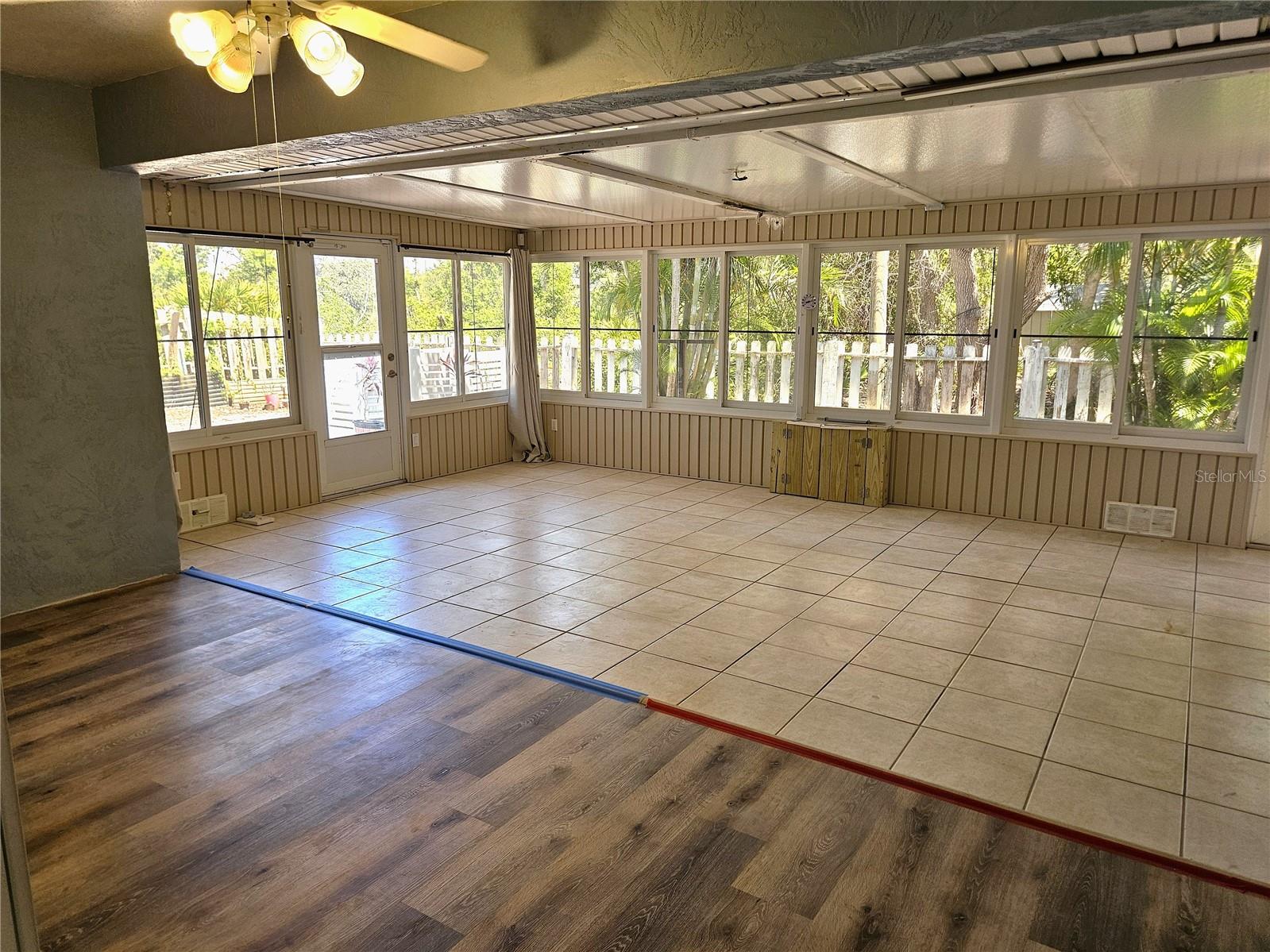 SOUTH VENICE - Residential Lease