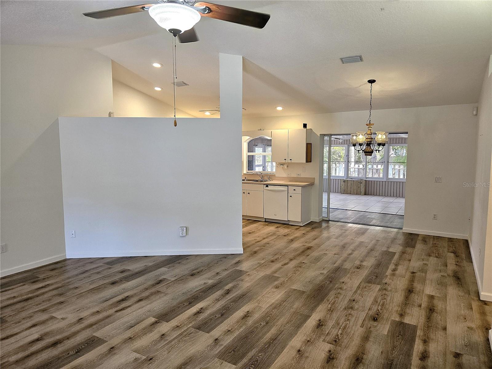 SOUTH VENICE - Residential Lease