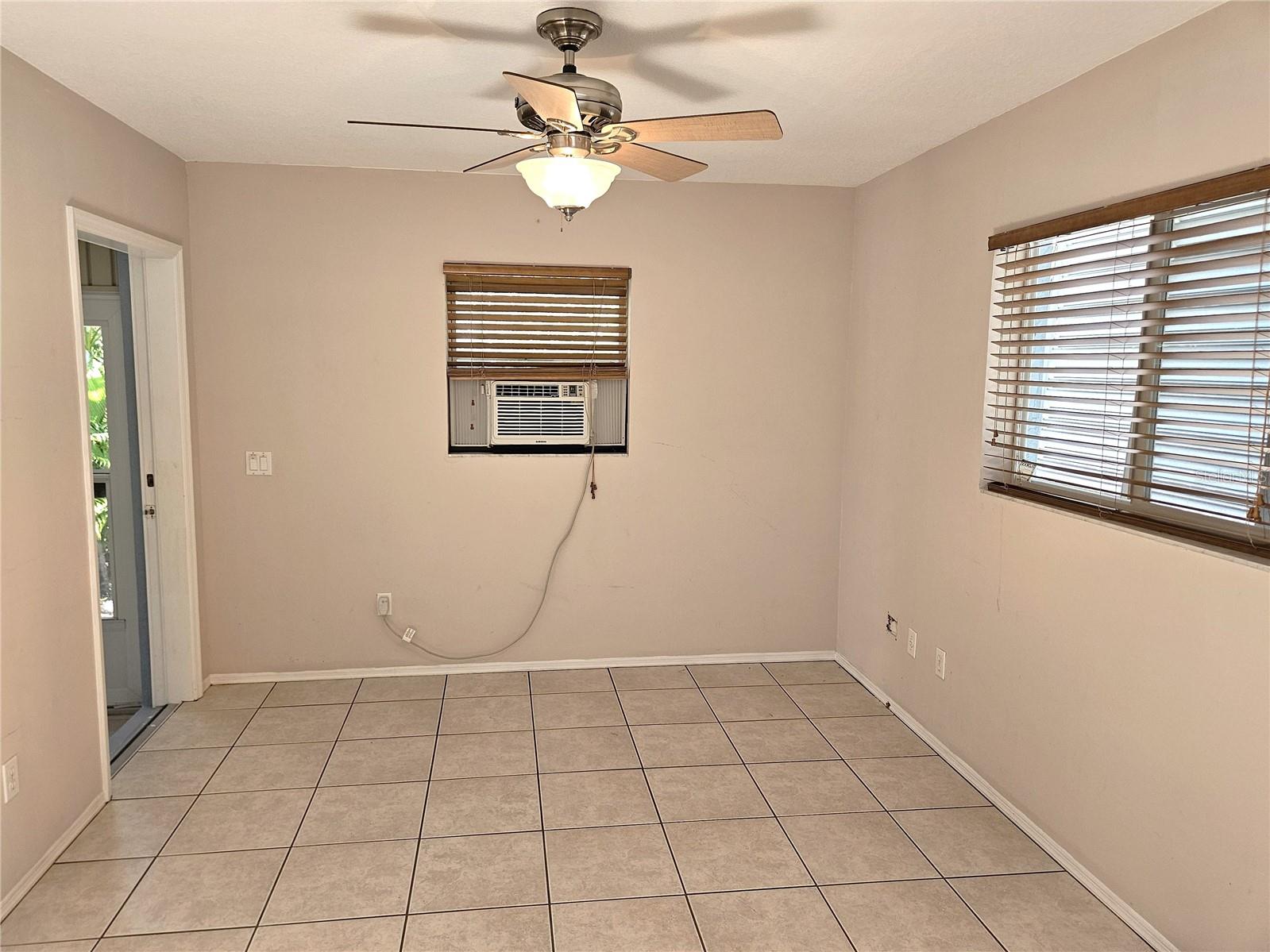 SOUTH VENICE - Residential Lease